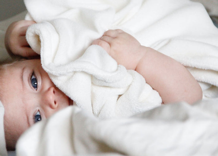 【最新 | 0-3 歲嬰兒睡眠時間】圖表總整理 vs. 作息訓練 4 大重點｜小兒科醫師 葉勝雄專欄