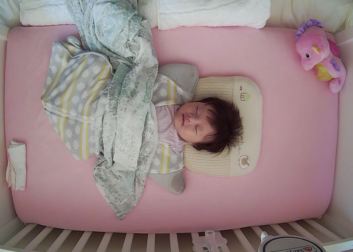 擔心寶寶口鼻被悶住或突然翻身，我有【Cubo Ai 寶寶攝影機】來幫忙